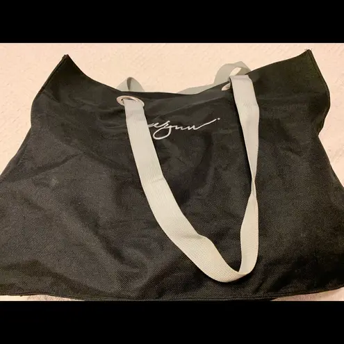 WYNN Las Vegas hotel black signature tote