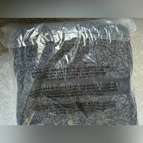 Barefoot Dreams NWT Black Cozy Fuzzy Scarf and Hat Set