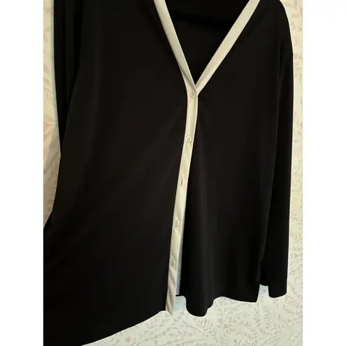 Van Heusen Women's Black Blouse with White Trim - Size XL