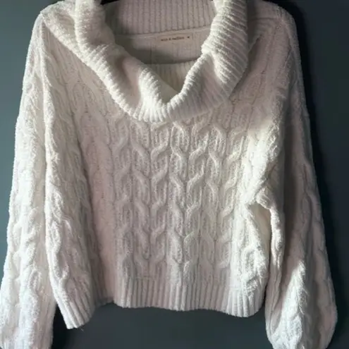 Moon & Madison M White Long Sleeve Cowl Cable Knit Crop Classic Cozy Chic Rib Size M