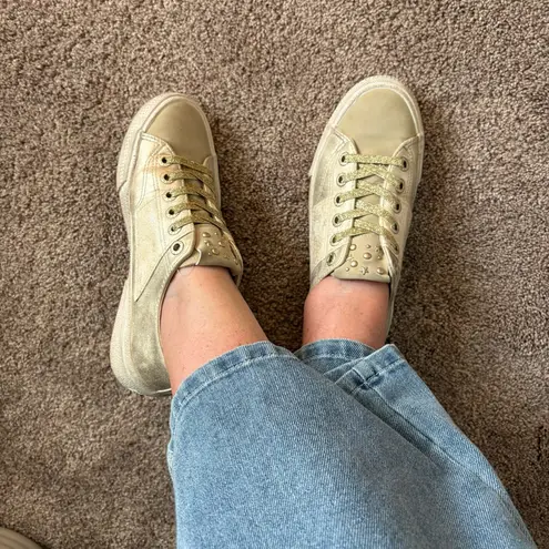 Blowfish Walk On Slip On Sneaker in Soft Gold. Size 8. Gold