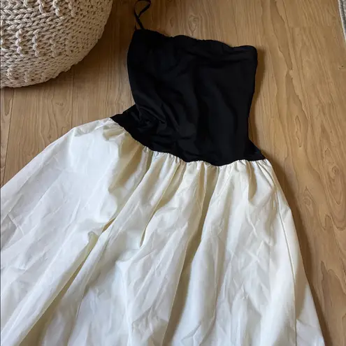 Vega Maxi Dress in Black & White Size XS