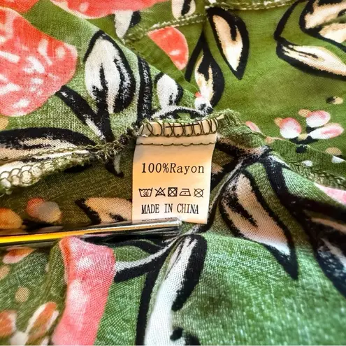 Red Leaf Green Floral Ruffle Button