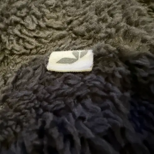 Koolaburra by UGG Gray Fuzzy Sherpa Vest | Size Small Black