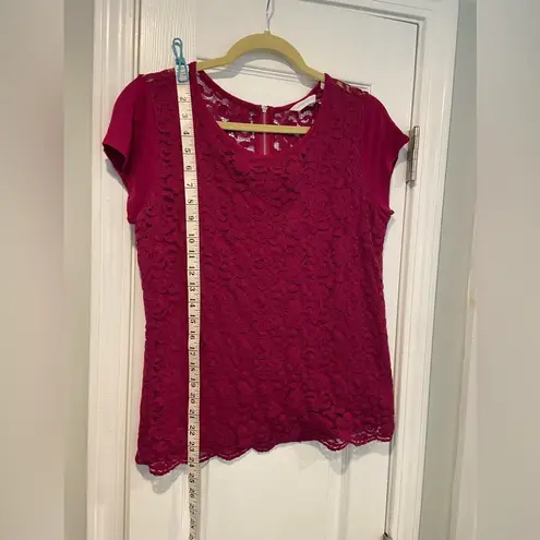 New York & Co Size M Magenta Lace Short Sleeve Stretch Zip Back Top Pink Size M