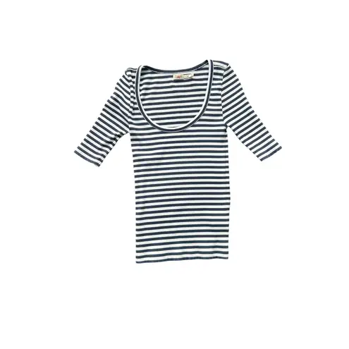 Faherty Freestyle Rib T-Shirt in Navy
Desi Stripe Scoop Neck 3/4 Sleeve Top XS