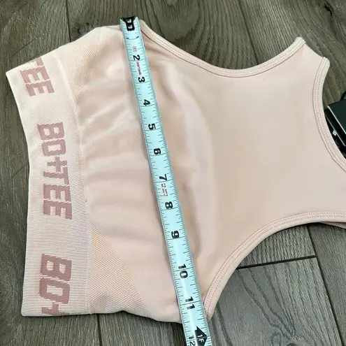 Bo + Tee Knockout Seamless Racerback Crop Top Sports Bra In Peach Size XS Pink