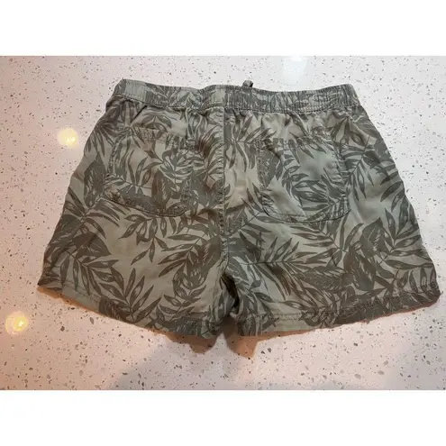 C&C California  loose shorts fern design loose drawstring size medium