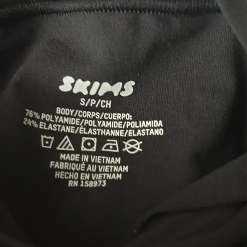 SKIMS $116 NWT fits everybody LONG SLEEVE CREW NECK BODYSUIT S