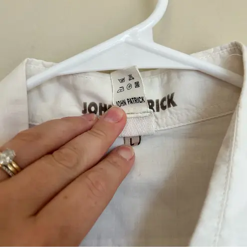 John Patrick Women's Large Button Down Off