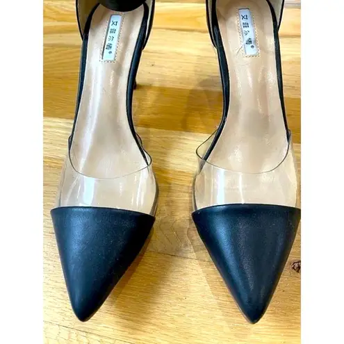Ladies low pump size 7