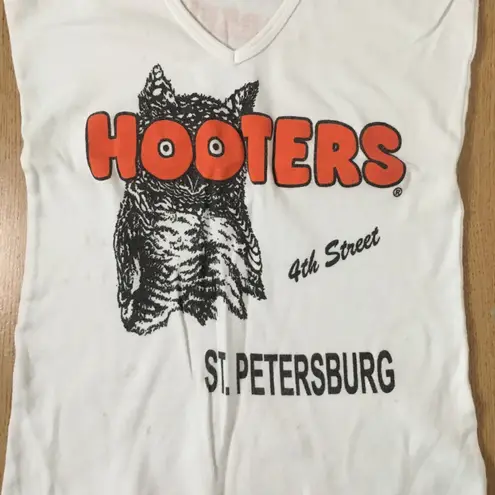 Hooters B25 Girl Worn Uniform V-Neck T-shirt St Petersburg Florida Cotton Xs