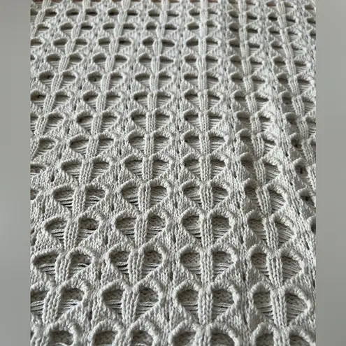 Freshman 1996 open knit partially lined skirt, size Medium. Had 11” each side.