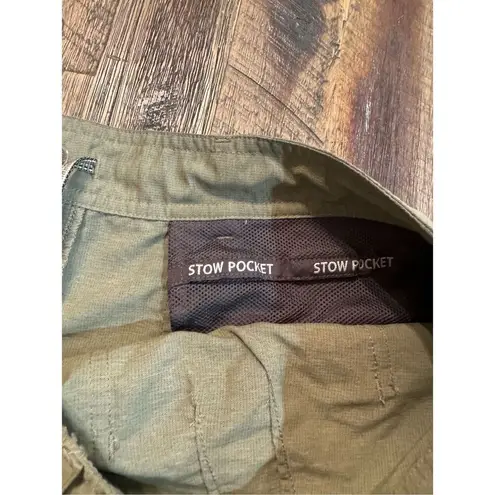 The North Face  womens green outdoor hiking shorts size 6 green