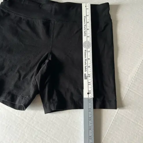 Danskin  Now Yoga shorts, black size Medium