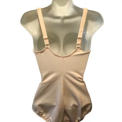 VTG Olga Lacey Shaper Pin Up Sz. 38C Underwire Seamless Nude Stretch Hook Crotch Tan Size L