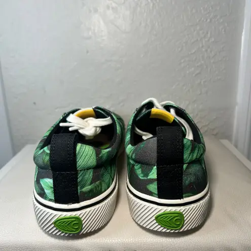 Cariuma National Geographic Green Leaf Print Canvas Sneakers Womens 10.5 Mens 9