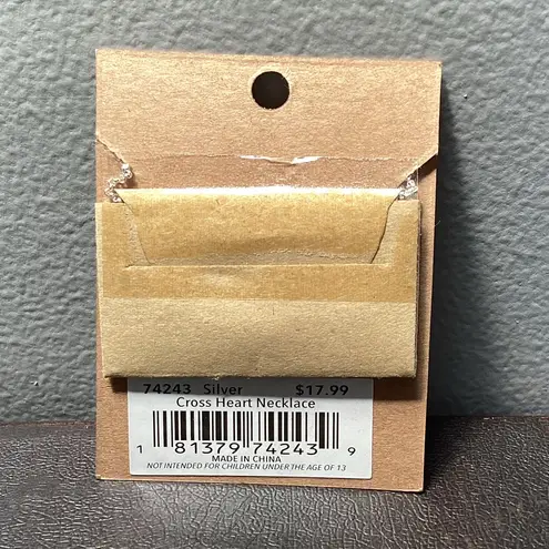 NWT Amanda Blu Silver Cross Necklace