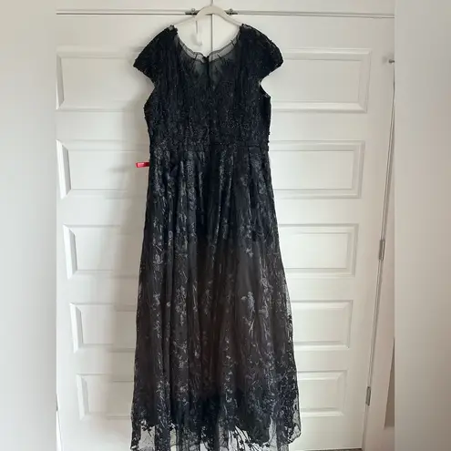 Mac Duggal Mac Duggal Embellished Floral Cap Sleeve A Line Gown Black 20405- NwT