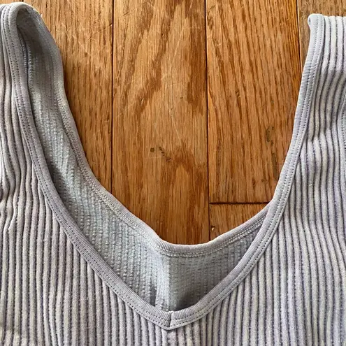 pastel light purple v neck ribbed cropped tank top Size M