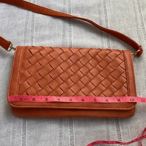 Urban Expression Urban Expressions NWOT orange woven vegan shoulder bag.