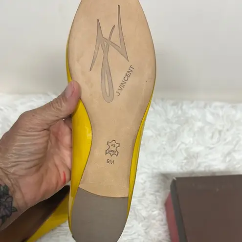 Y2K J Vincent Yellow and Brown Flats with Classic Rounded Toe Size 9
