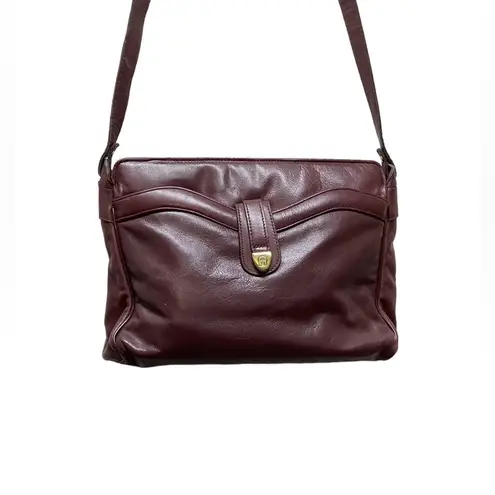 Etienne Aigner Vintage shoulder bag. Burgundy