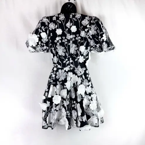 Elliatt Selene Black White Floral Embroidered Puff Sleeve V Neck Mini Dress XS