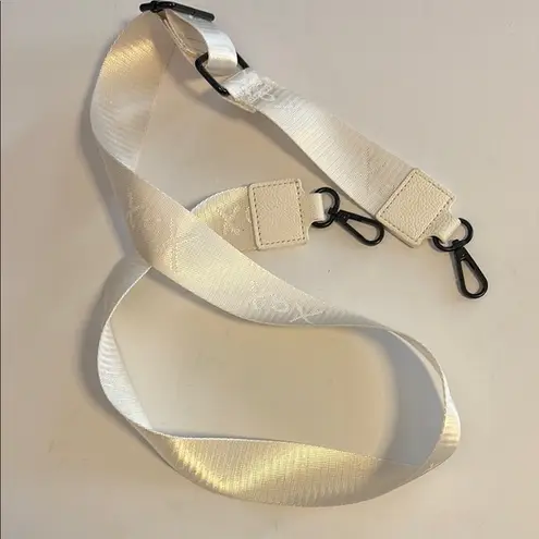 WHITE GUITAR STRAP WITH BLACK CLIPS XOX DESIGN ADJUSTABLE VEGAN LEATHER ACCENTS