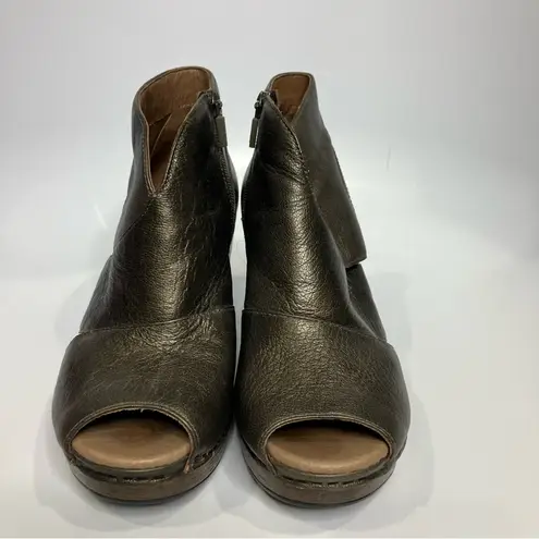 Dansko Delphina metallic bronze gold block heels peep toe women’s size 38