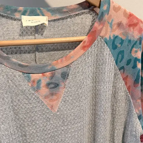 1.4.3. Story by Line Up Medium Pastel Abstract Animal Print Waffle Knit Top Gray