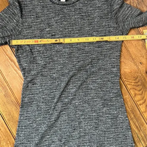 Lululemon Women’s  grey heavy long sleeve top size 4