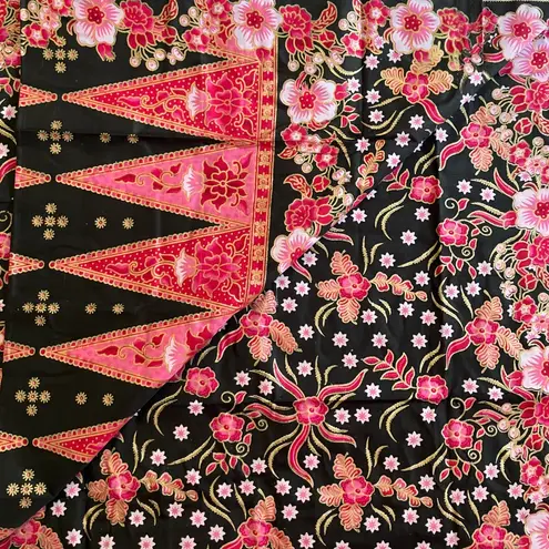Malaysian Batik Floral Sarong NWT Black Size OS