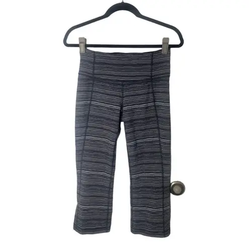 Lululemon  SZ 6 grey striped cropped leggings