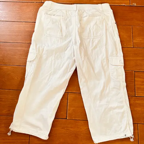 Style & Co Mid-Rise Cargo Capri Pants white Zipper & Button Closure Size size 12