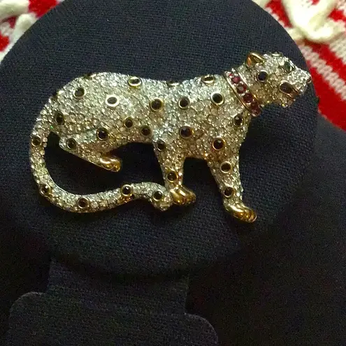 Swavorski Vintage RARE signed SAL Swarovski pave crystal rhinestone gold leopard catbrooch