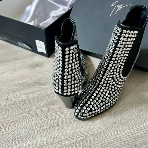 Giuseppe Zanotti NWT Brand new authentic Swarovski Crystal ankle boots Size 6