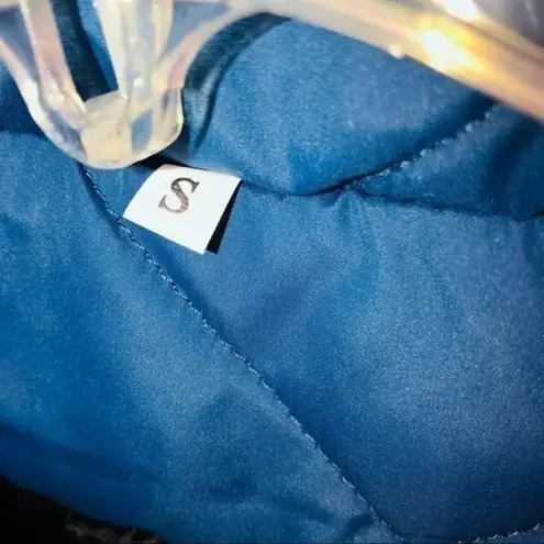 Women zip up puffer quilted vest Small Blu… Gold