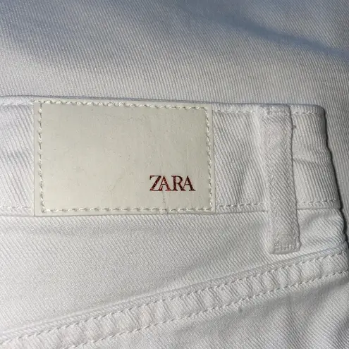 ZARA NWOT  HIGH RISE STRAIGHT JEANS DISTRESSED WHITE SZ-6