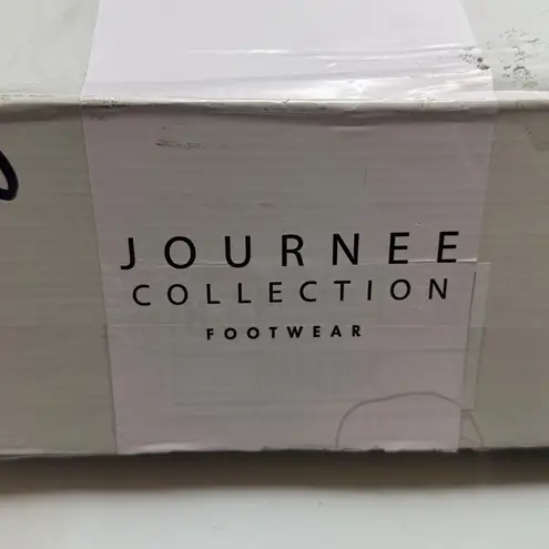 Journee Collection Journee Signature Women's Genuine Leather Chelsea Boots- Size 8.5