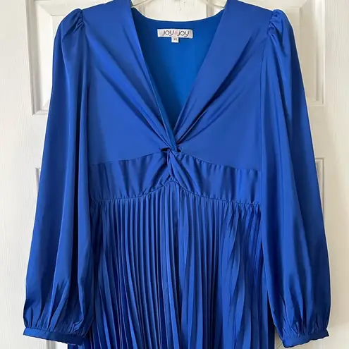 Joy Joy Blue boutique mini dress with pleated skirt and twist front v-neck. Size XS.