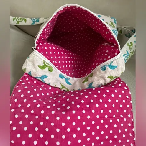 Bungalow 360 Crossbody Bag with Sea Turtle Print. Excellent used condition! Blue