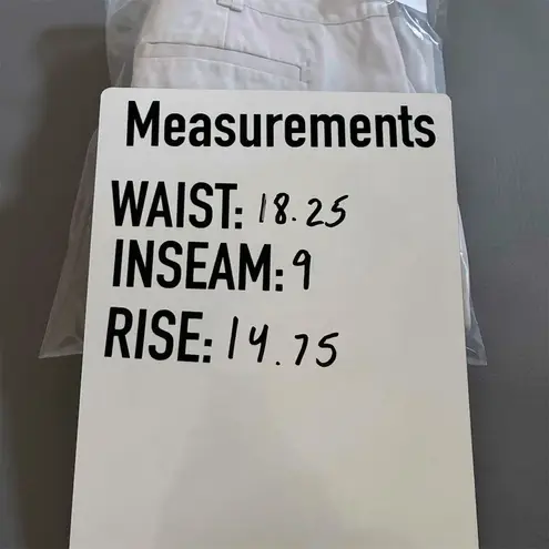 Lands' End Woman's Khaki Chino Shorts Beige Size 16 Casual Summer Tan