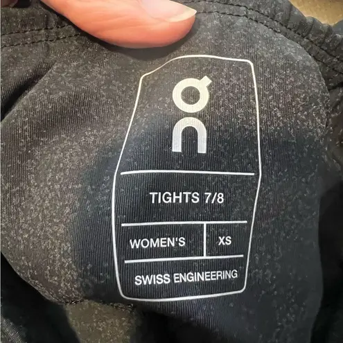 ON Running tights 7/8 black Core Tights reflective leggings Size XS