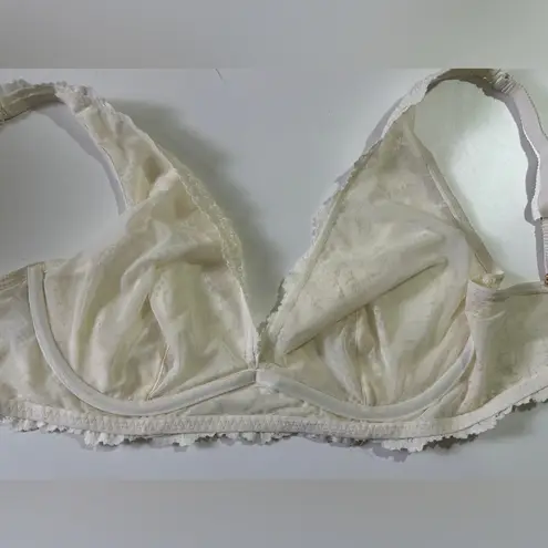 Le Mystere Buttercream White Lace Allure Convertible Plunge Bra 32DD Size undefined