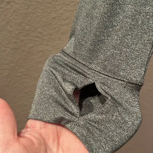 Ingrid & Isabel Maternity V Neck Athletic Long Sleeve Shirt Top Size Medium Gray