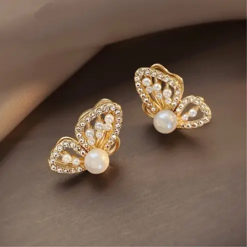 Gold Butterfly Stud Earrings for Women,White Pearl Earrings,Butterfly Earrings