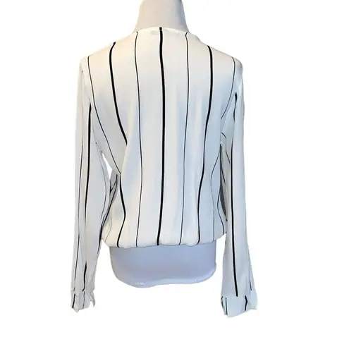 Honey Punch  WOMEN WHITE BLACK STRIPED WRAP BLOUSE STYLE T1758C SIZE SMALL V NECK