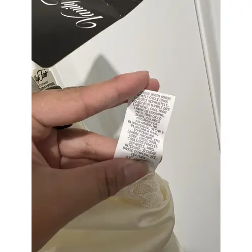 Vanity Fair Vintage 80s Nylon Full Slip Gown Lace Bodice Cream Sz 38 NWT