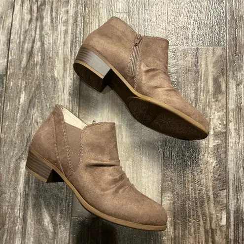 Life Stride Women's Suede Brown Booties Size 9 1/2 Wide